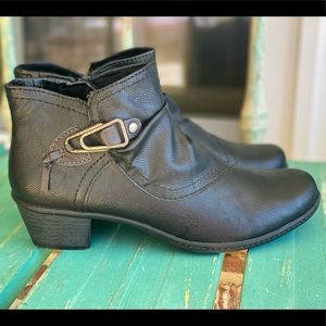 NWOT Earth Origins Black Ankle Boots Size 8.5